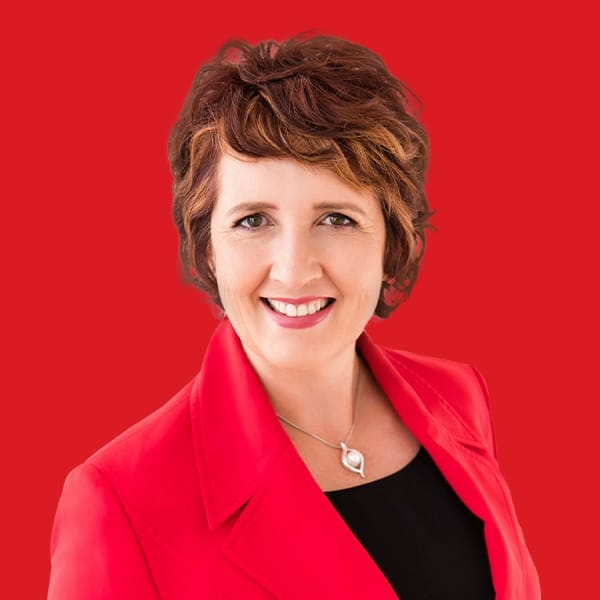 A headshot of Fiona Simpson